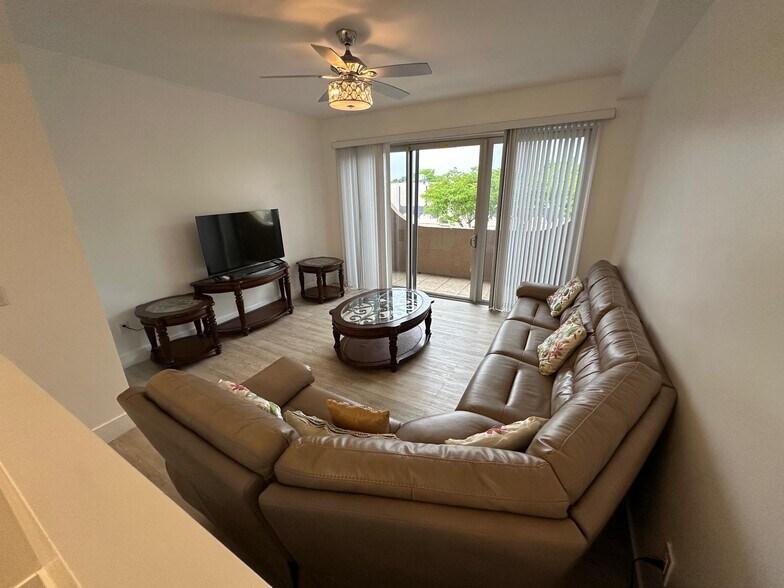 Building Photo - 10900 SW 104th St