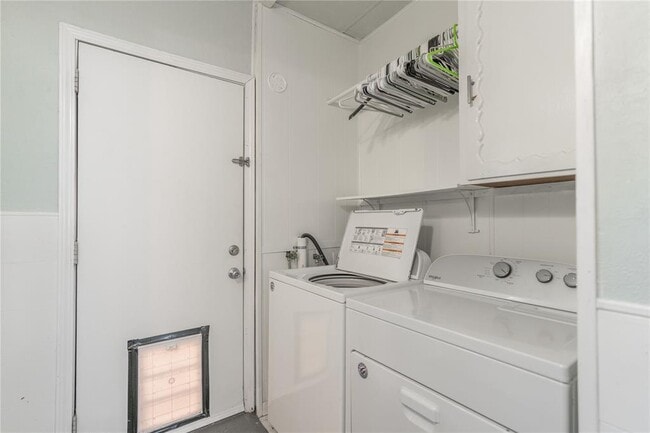 Building Photo - 718 Highland Pkwy