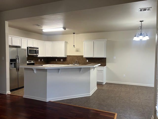 Building Photo - 17060 Jamestowne Dr