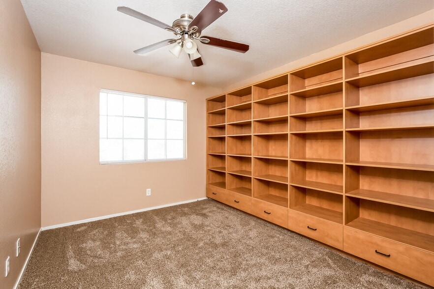 Building Photo - 2205 Royal Caribbean Ave