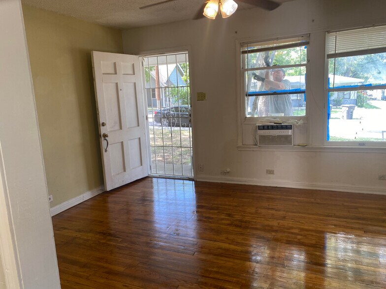 Building Photo - 2202 Lee Hall St