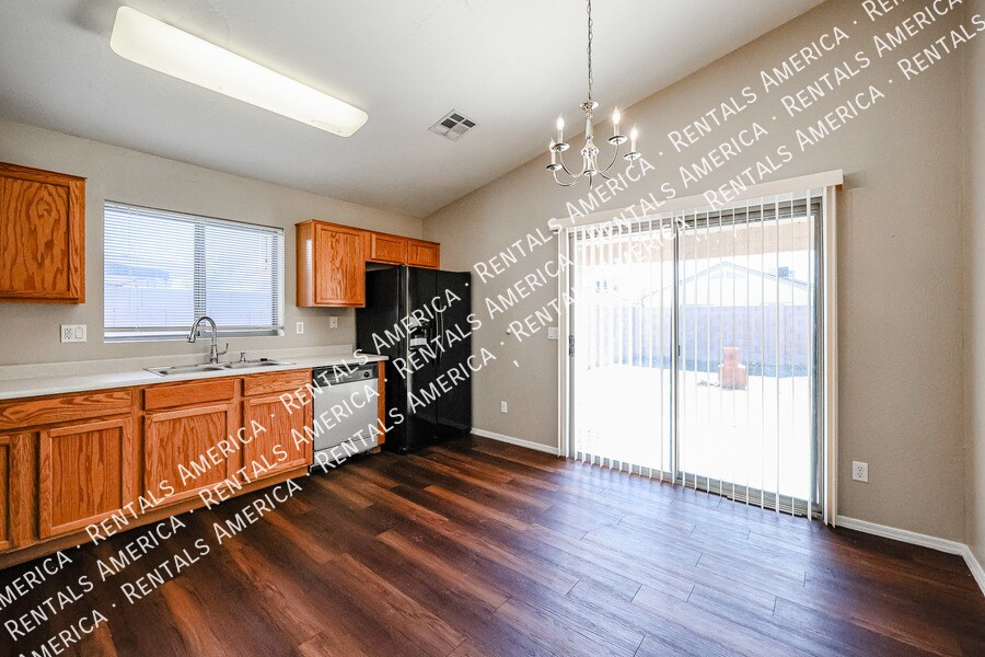 Building Photo - 6817 E Quiet Retreat
