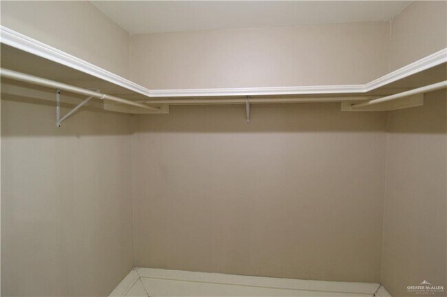 Building Photo - 15 N Edison Ave