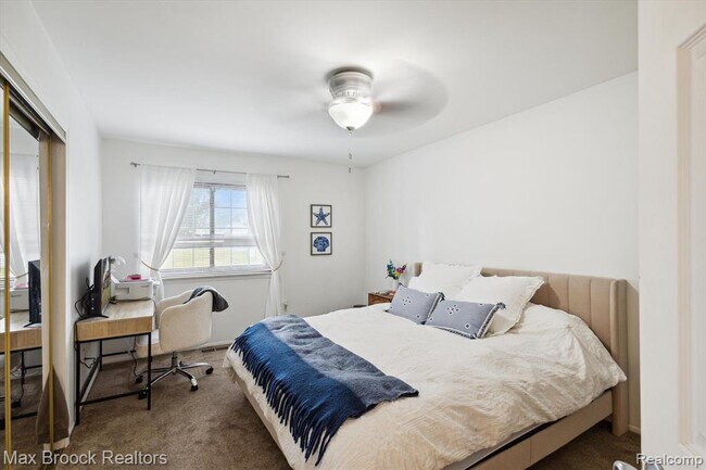 Building Photo - 1131 Indianwood Trail