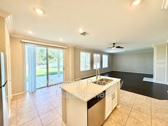 Building Photo - 42041 Delmonte St
