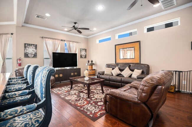 Building Photo - 1333 N Meyer Ave