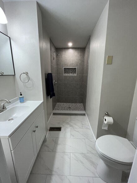 Building Photo - 206 Ridge Rd