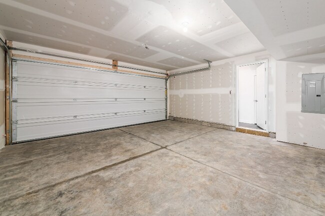 Building Photo - 102 Red Willow Dr