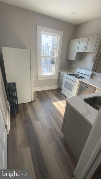 Building Photo - 2811 Brighton St