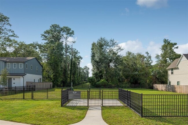 Building Photo - 9835 Willow Creek Commerce Dr