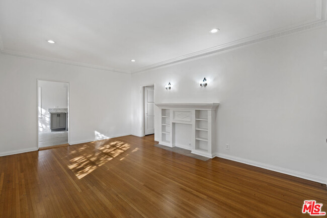 Building Photo - 2360 Kerwood Ave