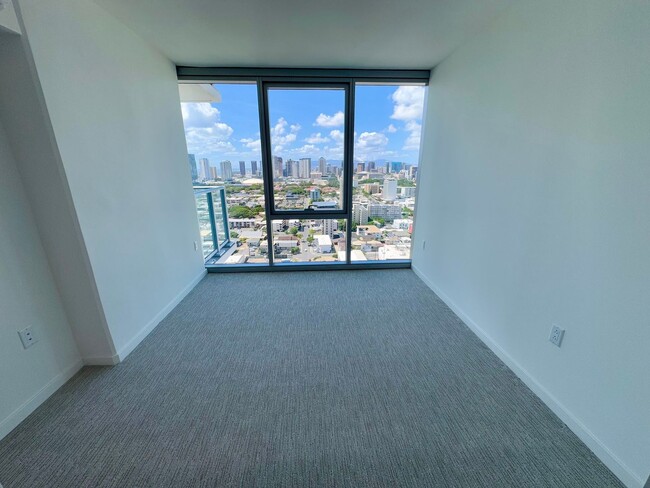 Building Photo - Brand new, high floor unit w/ 1 parking st...