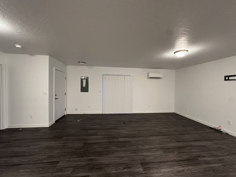 Living room/Dinning area - 275 Stockton Ave