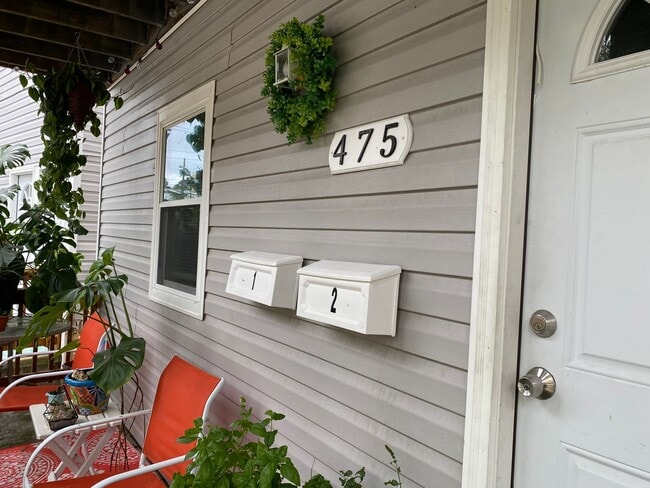 Building Photo - Experience Elevated Living in the Heart of Mt. Washington!