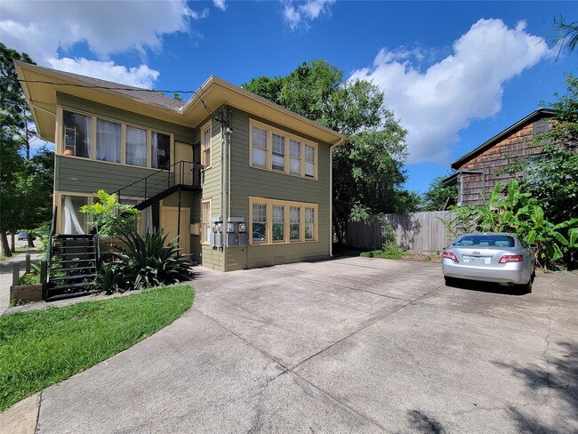Building Photo - 815 Sul Ross St