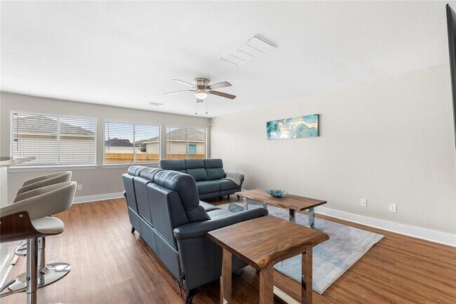 Building Photo - 1011 Grassy View Dr
