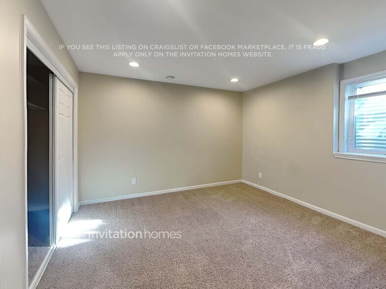 Building Photo - 10598 49th St NE