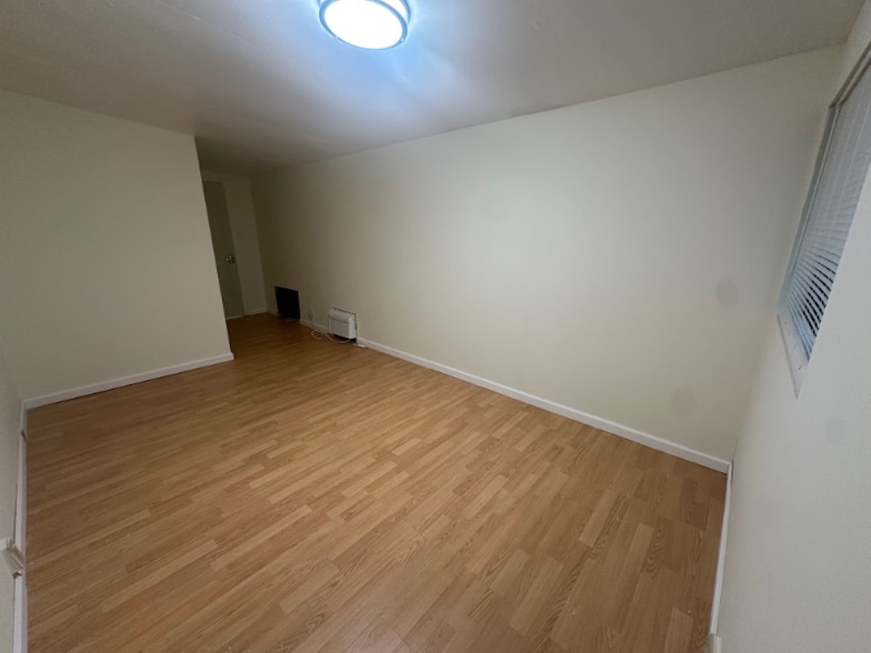 Building Photo - 1608 Jarvis Ave