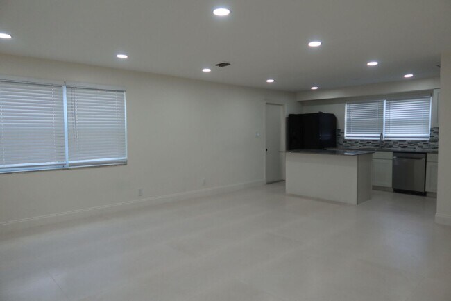 Building Photo - 2630 SW 49th Ct