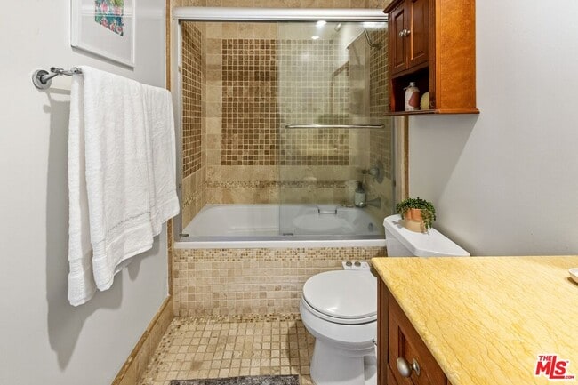 Building Photo - 1154 S Barrington Ave