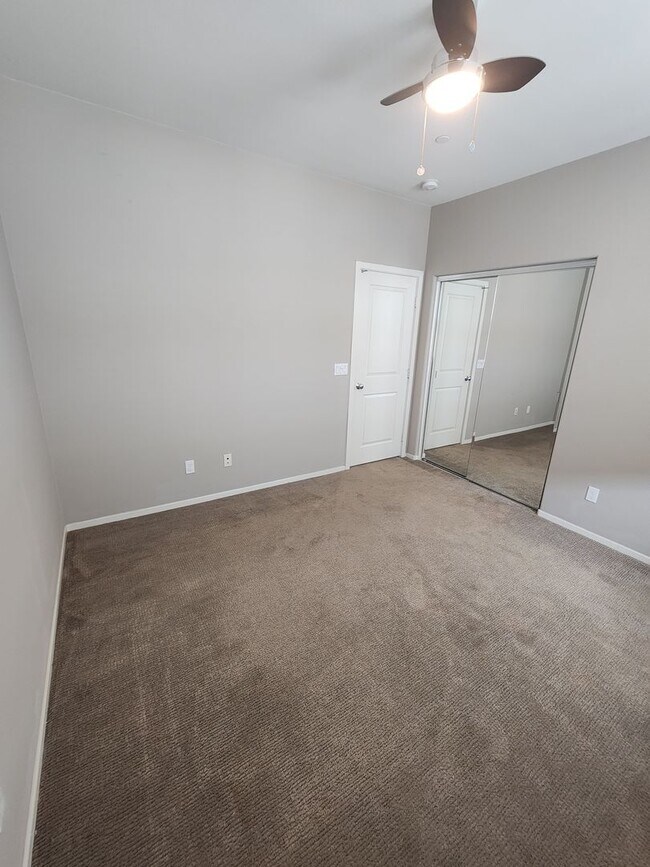 Building Photo - Gorgeous two bedroom home with 2.5 bathroo...