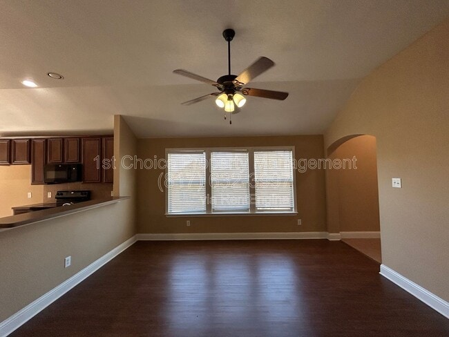 Building Photo - 5865 Fir Tree Ln