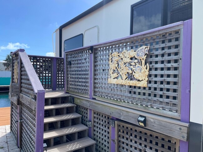 Building Photo - 6099 Overseas Hwy