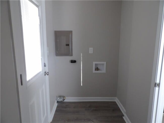 Building Photo - 122 Tracy Ln