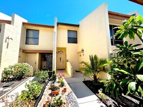 Building Photo - 8805 Lateen Ln