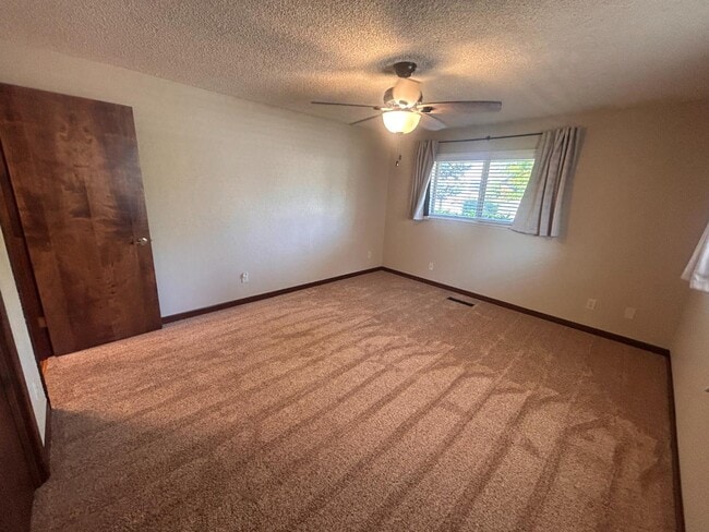 Building Photo - 2100 Hobert St