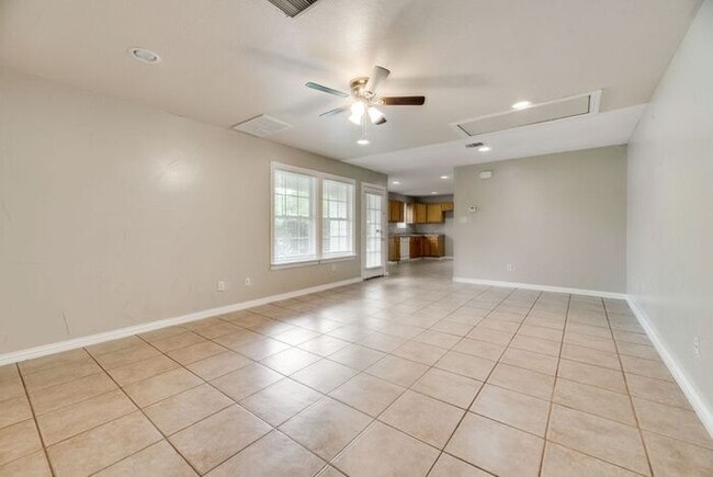 Building Photo - East Dallas Duplex