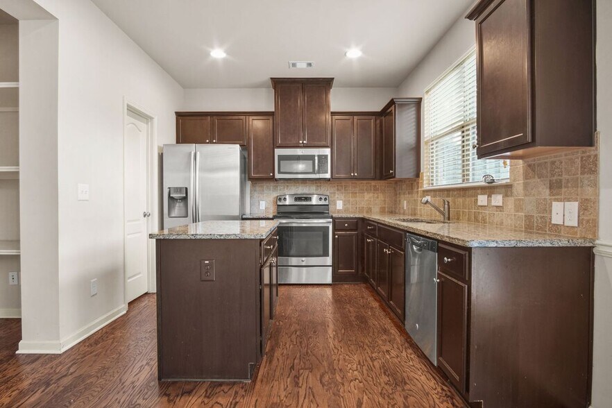 Building Photo - 1539 Creek Bend Ln NW