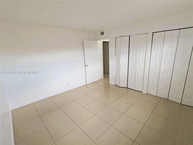 Building Photo - 31 SE 2nd Ave