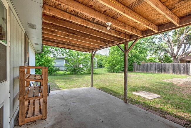 Building Photo - 2803 Willow Springs Rd