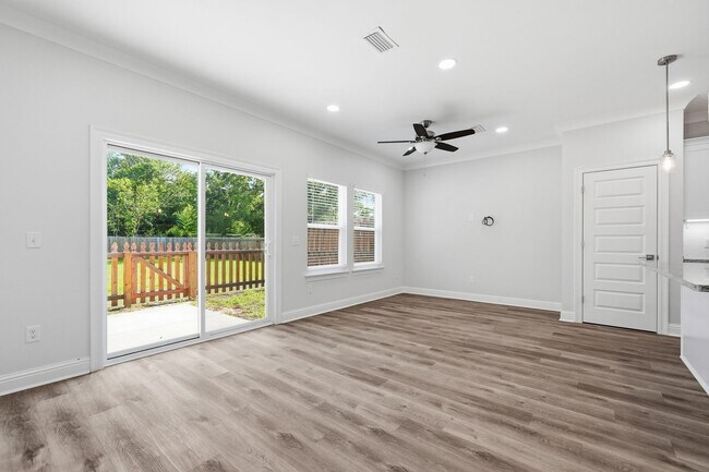 Building Photo - NEW Construction, be the FIRST to occupy this beautiful townhouse in Fort Walton Beach!