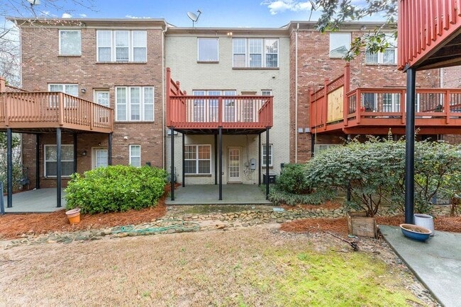 Building Photo - 2876 Overlook Way NE