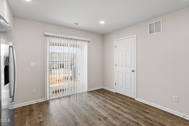 Building Photo - 1025 Peony Ln