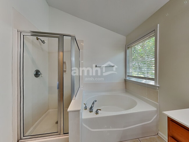 Building Photo - 341 Surrywood Dr