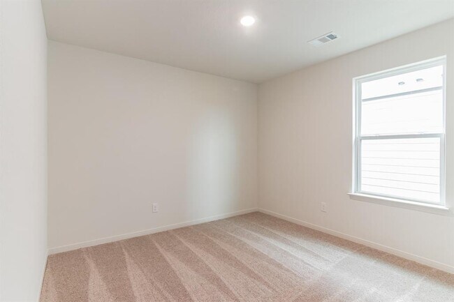 Building Photo - 112 Allington Cir