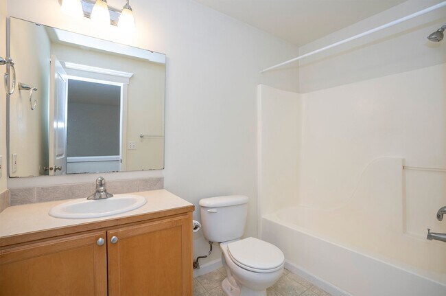 Building Photo - Beautiful Craftsman Home for Rent on Fox Island