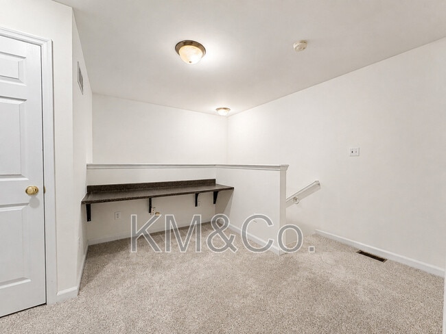 Building Photo - 213 Countryshire Dr