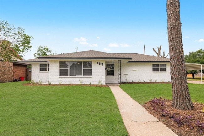 Building Photo - 5429 De Lange Ln