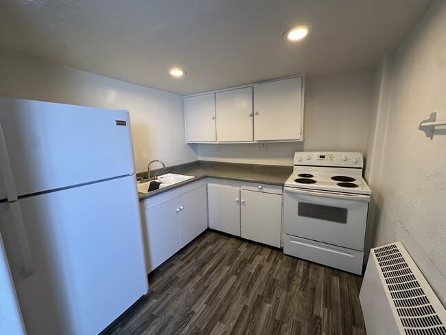 Building Photo - Studio Apartment in Clearfield!