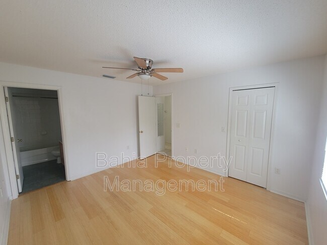 Building Photo - 7326 E Bank Dr