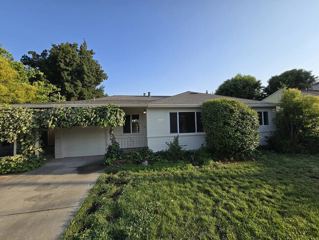 Primary Photo - 934 Juanita Dr