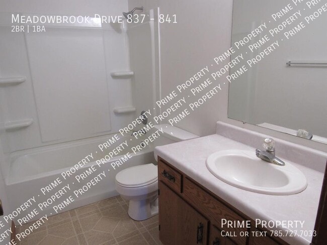 Building Photo - Meadowbrook Drive 837-841