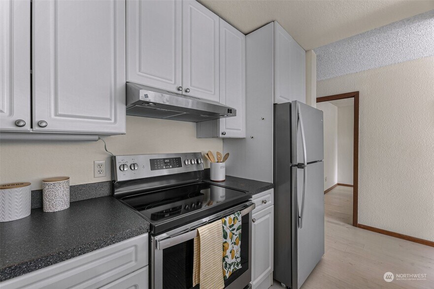 Building Photo - 5844 NE 75th St