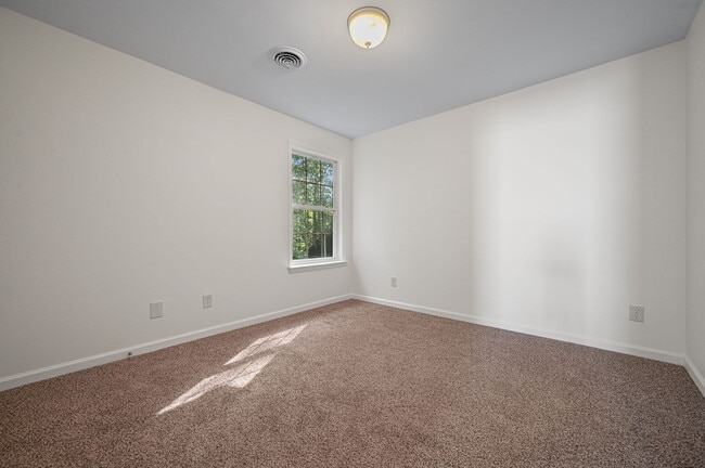 Building Photo - 438 Lorraine Dr
