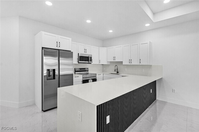 Building Photo - 602-604 SW 8th Pl