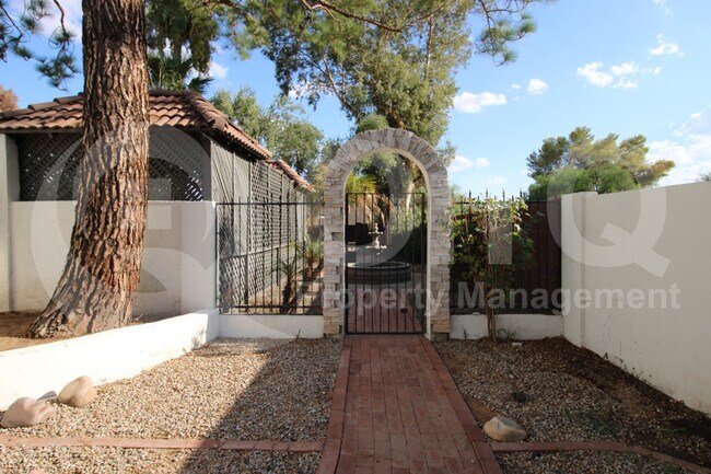 Building Photo - 6149 E Delcoa Ave